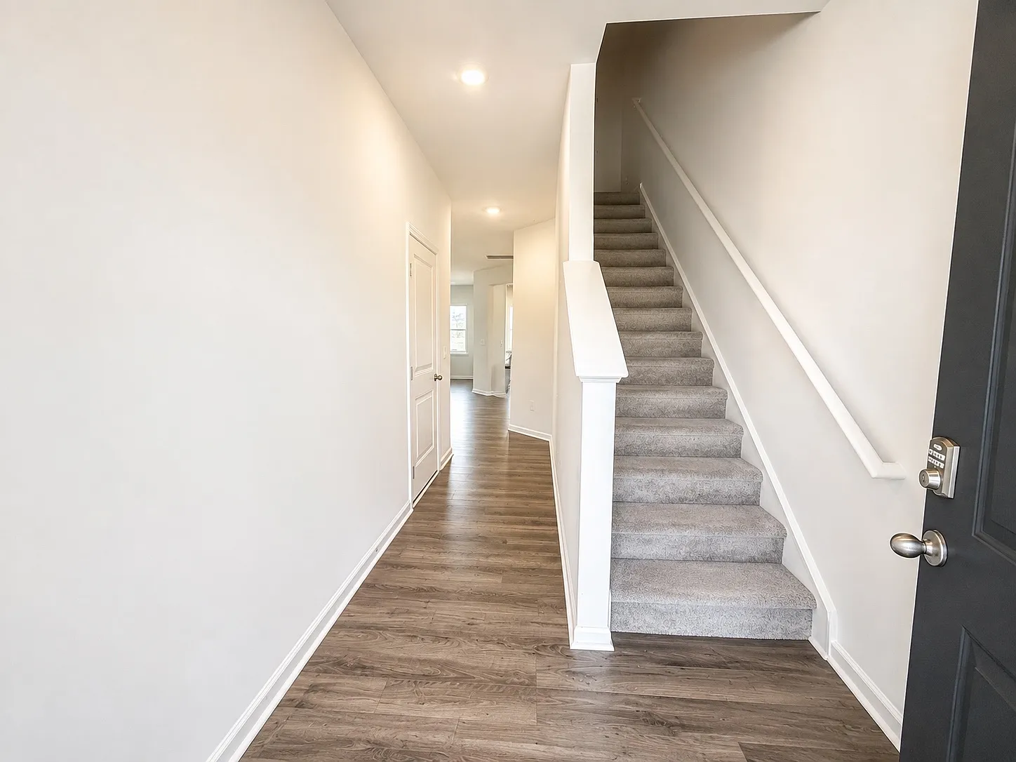3 bed, 2.5 bath, 1416 sqft, $1,895 — Photo 3