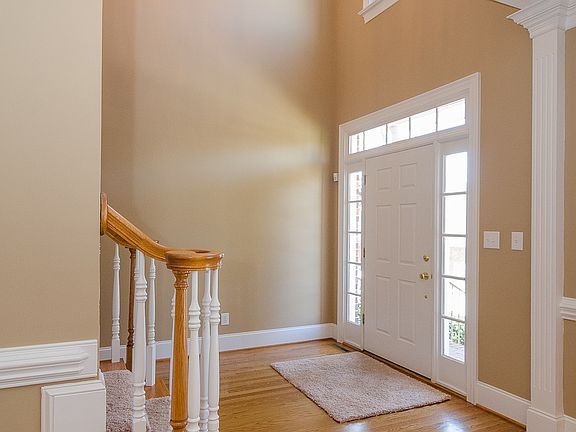 2nd image of 206 Cross Vine Ln