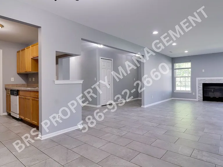 5300 Pine Aires Dr — Photo 2