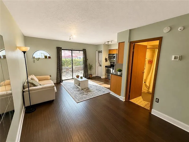 1 bed, 1000 sqft, $1,400 — Photo 2