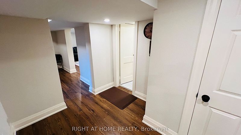 Toronto House for rent - 4 Bedrooms — photo 36