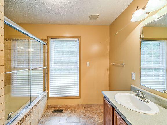 4th image of 145 S Anna Dr