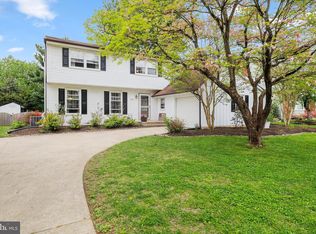 511 Perry Dr, Mount Laurel, NJ 08054
