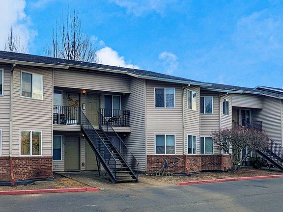 2nd image of 1765 SW Tamarack St APT 8