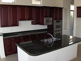 Chef's gourmet kitchen w/5 burner gas range & stainless