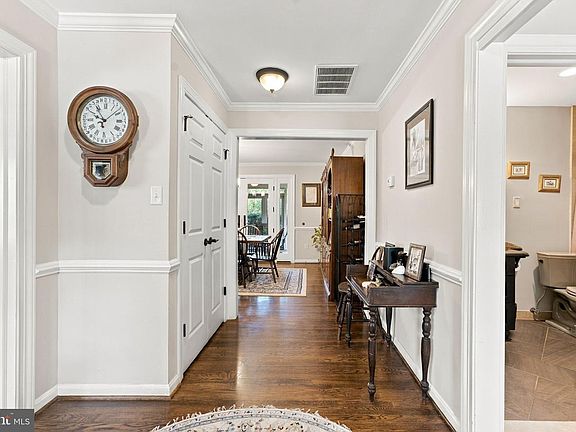 5th image of 208 Wirt St NW
