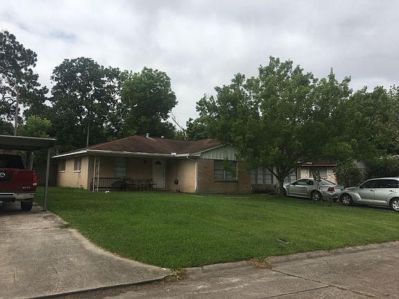 3rd image of 211 Pamela Dr