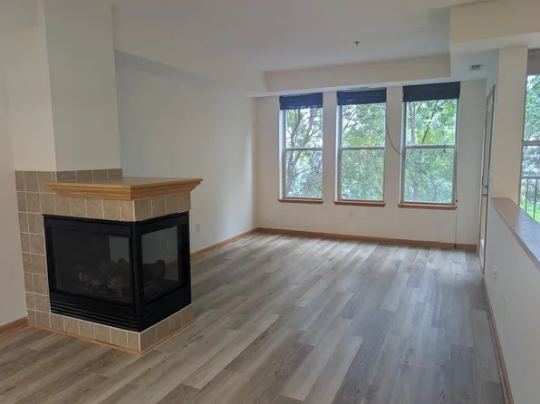 150 E Burnsville Pkwy APT 303, Burnsville, MN 55337