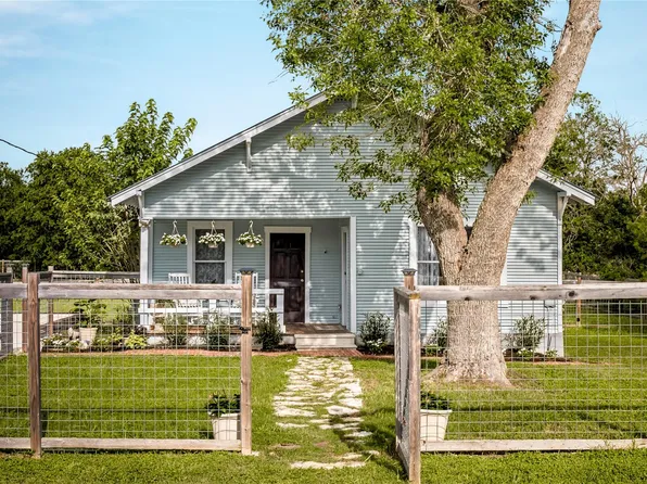 372 Old Lockhart Rd, Lockhart, TX 78644