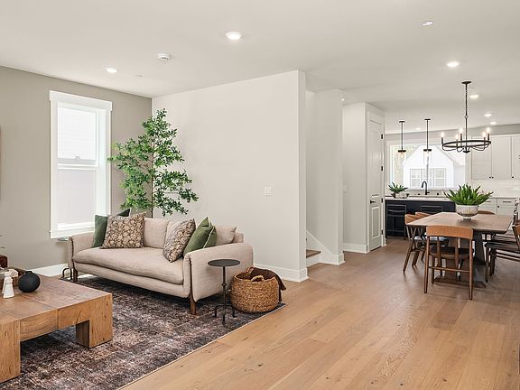 5th image of 433 Parkside Walk