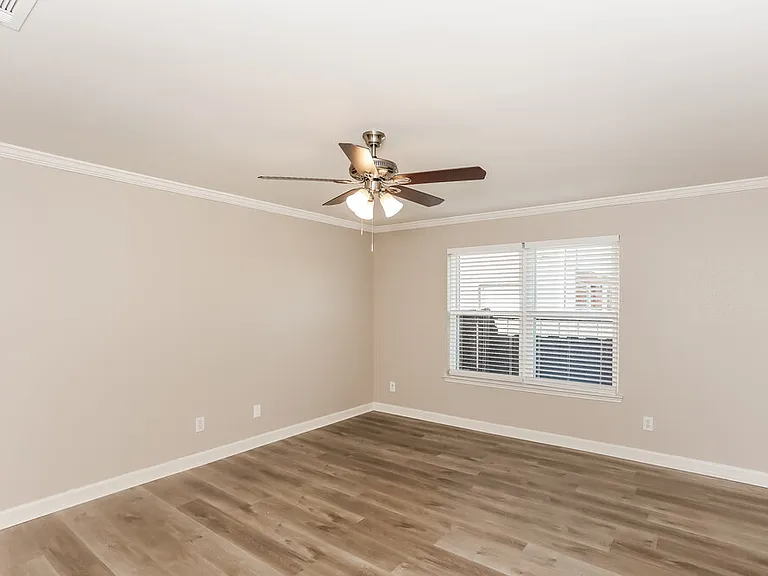 1110 Hampton Dr — Photo 11