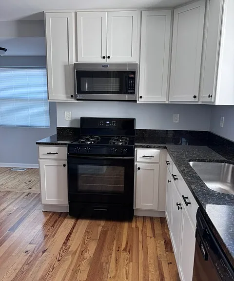 4429 Maplecrest Ave — Photo 7