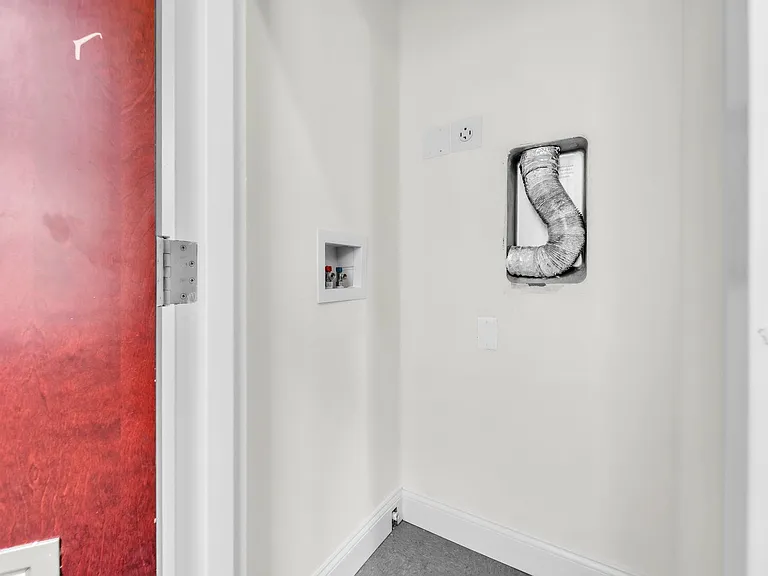 Farmington Avenue Apartments — Photo 20