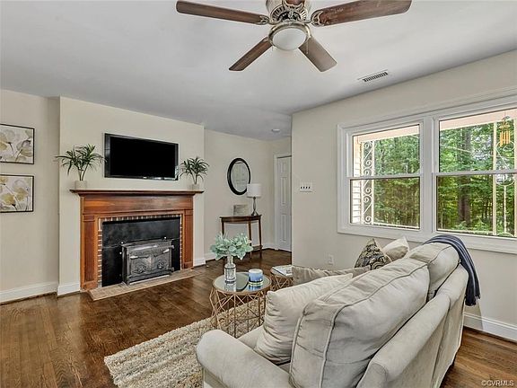 3rd image of 2217 Highland Dr