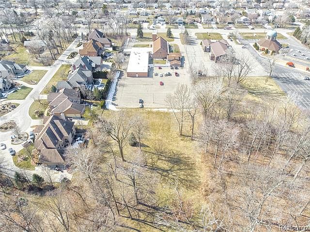 2nd image of 610 N Beech Daly Rd
