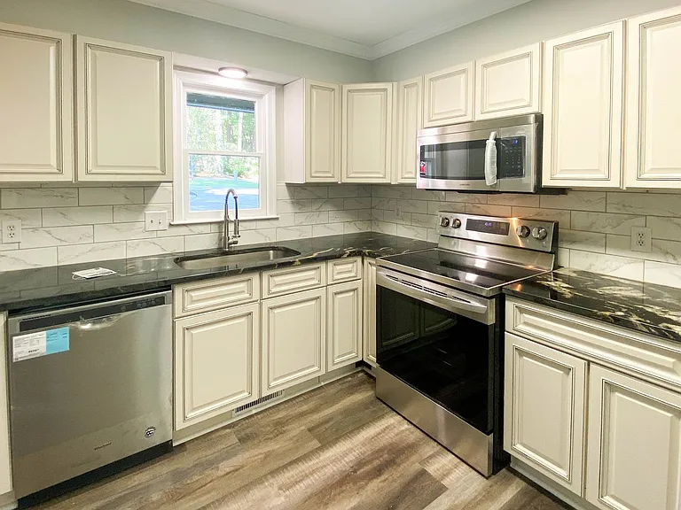 5645 Thea Ln — Photo 1