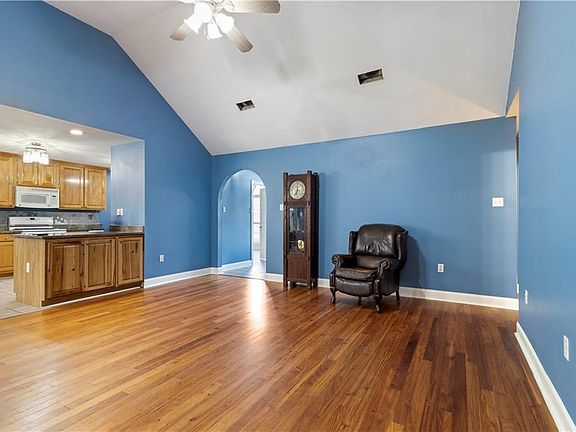 5th image of 713 Marc Ct