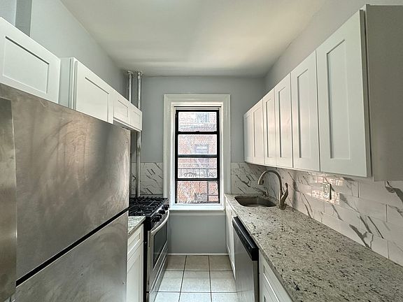 2nd image of 322 Fairmount Ave #402