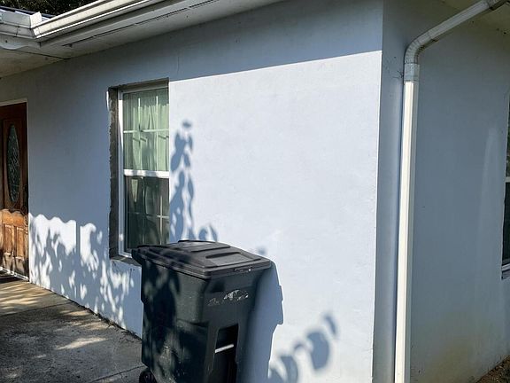 5th image of 101 S Babcock St