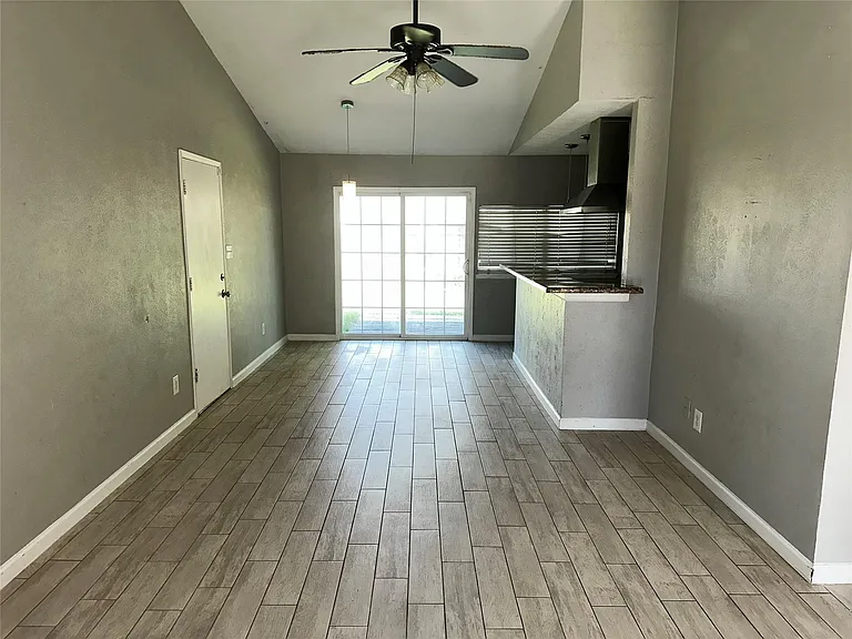 635 Jeff Davis Dr — Photo 2