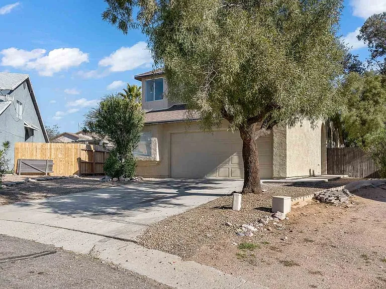 7209 S Avenida Del Nopal — Photo 32