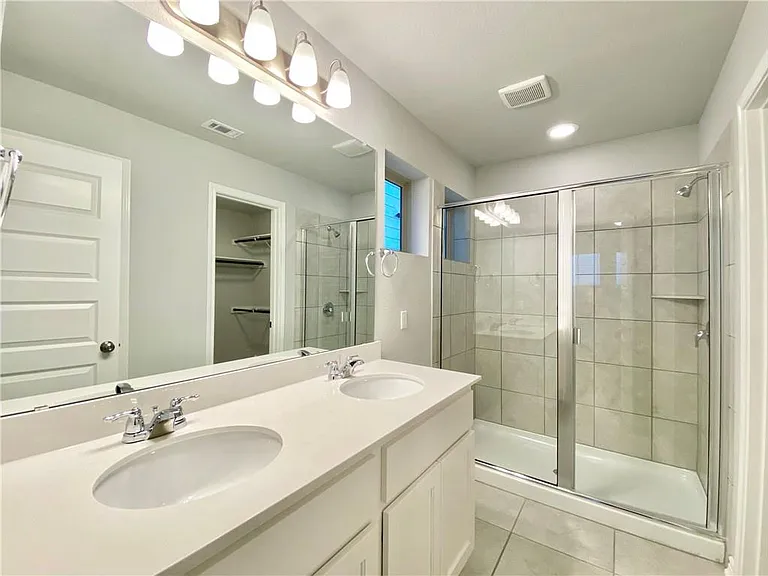 1701 Yaupon Grove Ln — Photo 10