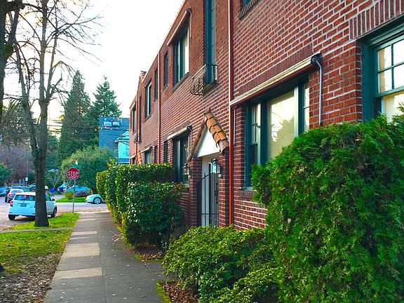 5th image of 3005 SE Morrison St APT 4