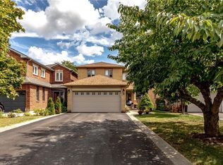 31 Grindstone Way, Hamilton, ON L9H 7B7