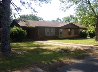 120 Edinburgh Dr, Athens, AL 35611