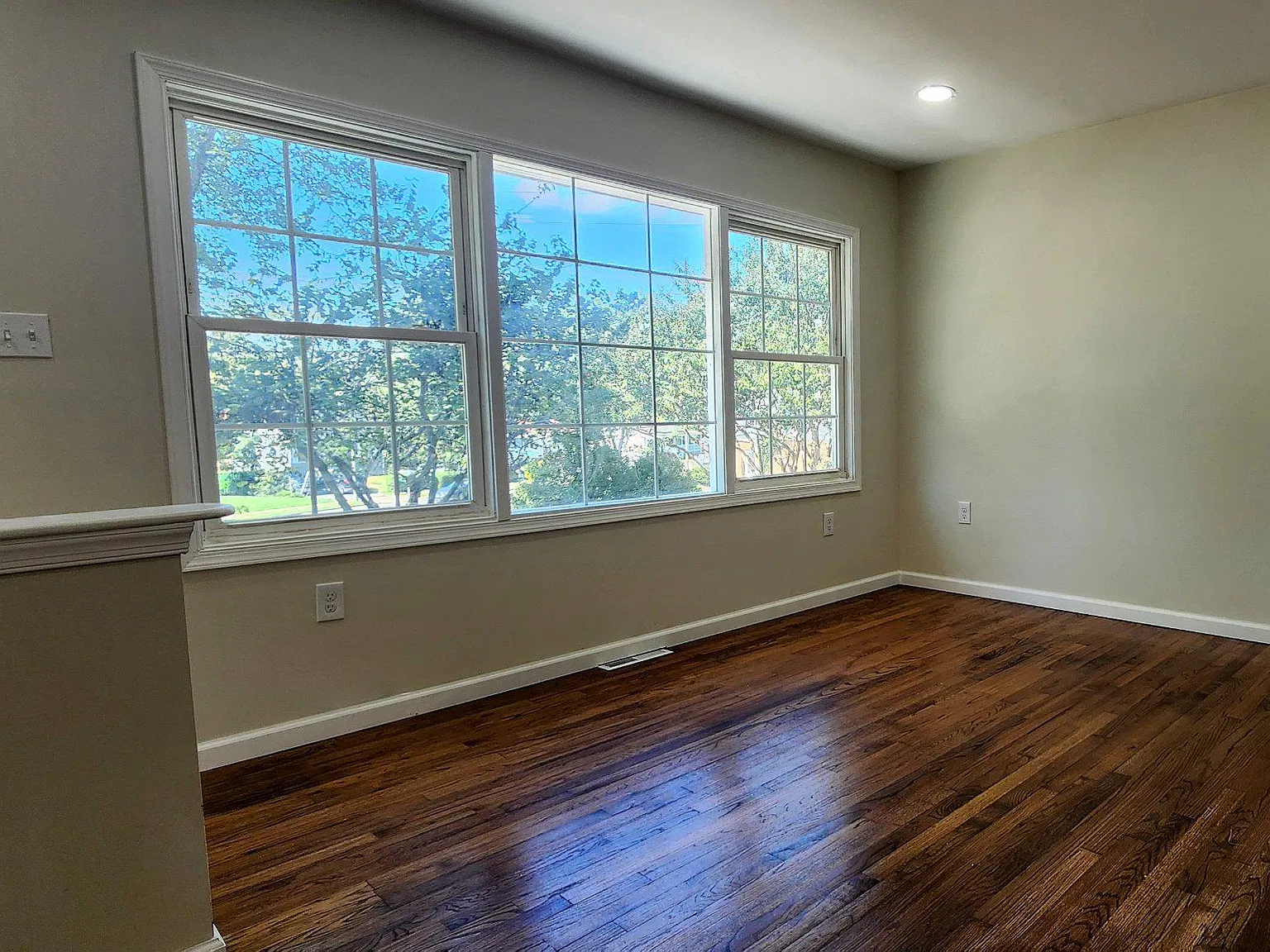 3 bed, 2.0 bath, 1320 sqft, $4,000 — Photo 3