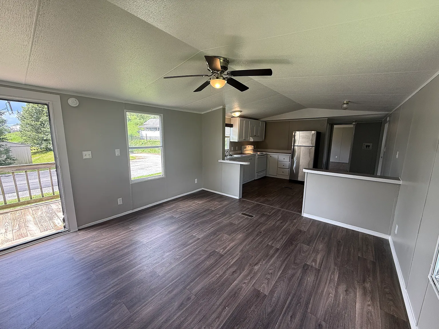 3 bed, $950 — Photo 2