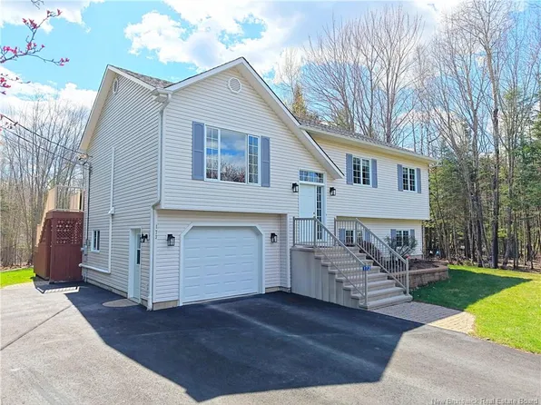 173 Fernwood Dr, Fredericton, NB E3A 6W3