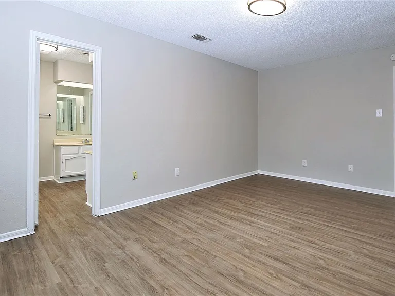 7814 Barnhill Dr — Photo 11