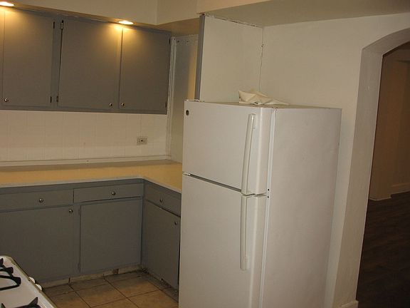 5th image of 467 E Mechanic St