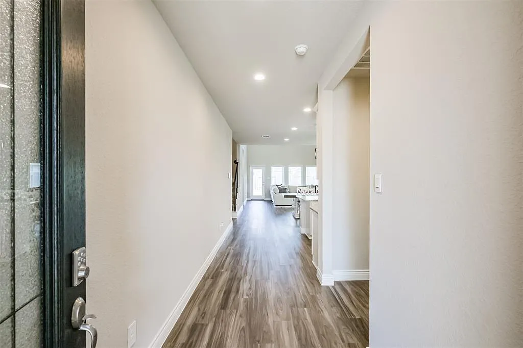 5 bed, 3.0 bath, 2900 sqft, $2,750 — Photo 3