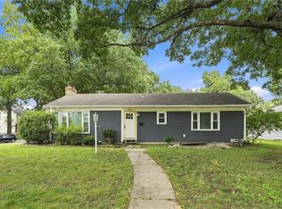 1216 Meadow Lake Pkwy, Kansas City, MO 64114