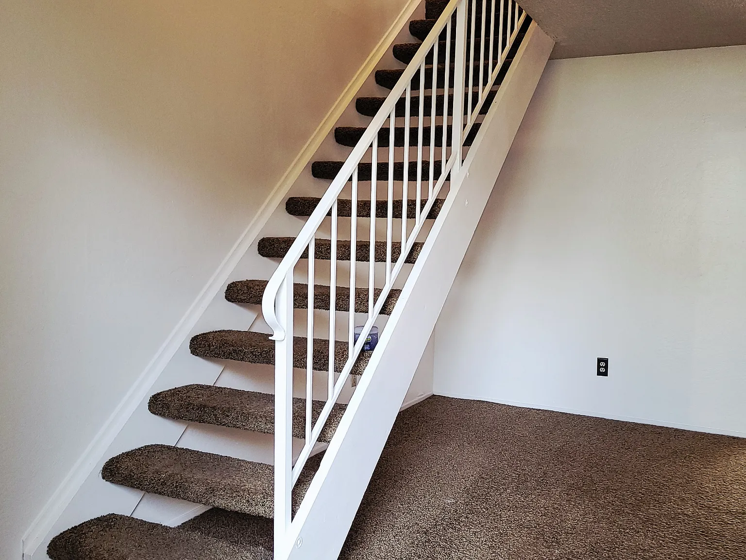 1136 Neal Dow Ave — Photo 3