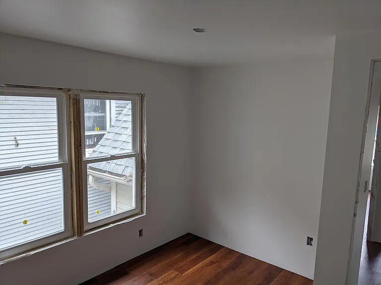 1123 Emerald St — Photo 3