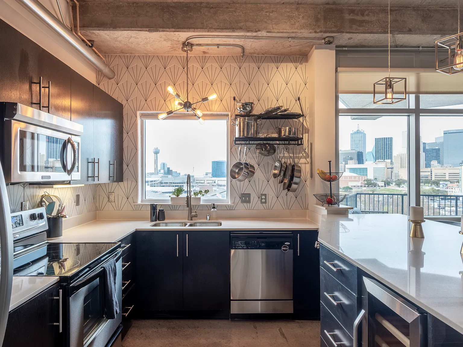 2 bed, 1155 sqft, $2,800 — Photo 2