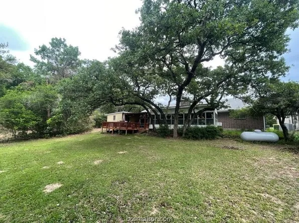 40 Tonkawa Dr, Hilltop Lakes, TX 77871