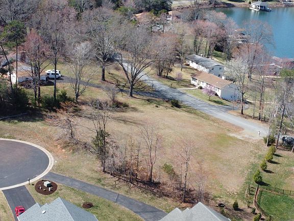 4th image of 10 Highland Lake Rd