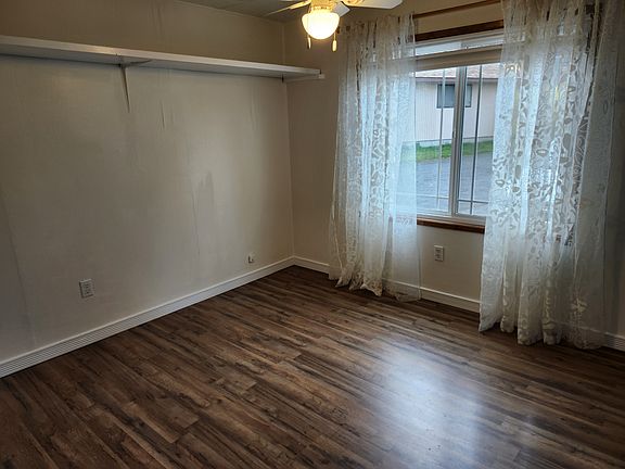 3rd image of 970 Indian Creek Rd