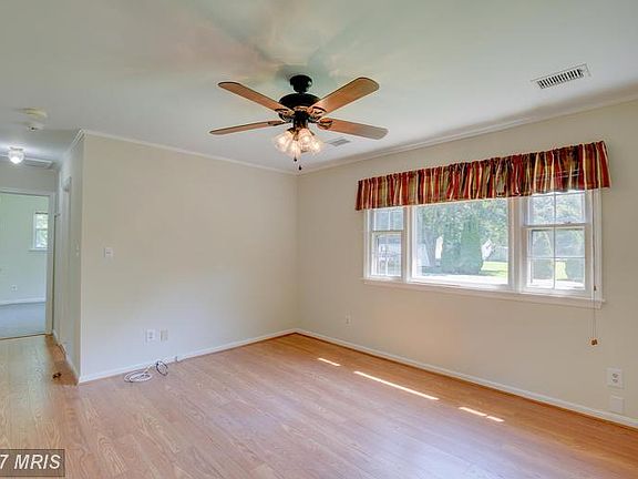5th image of 30011 Ronald Dr