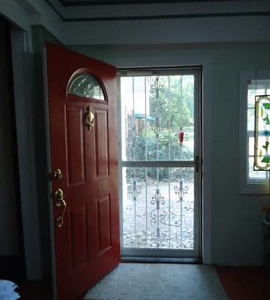 3rd image of 652 Dickinson St