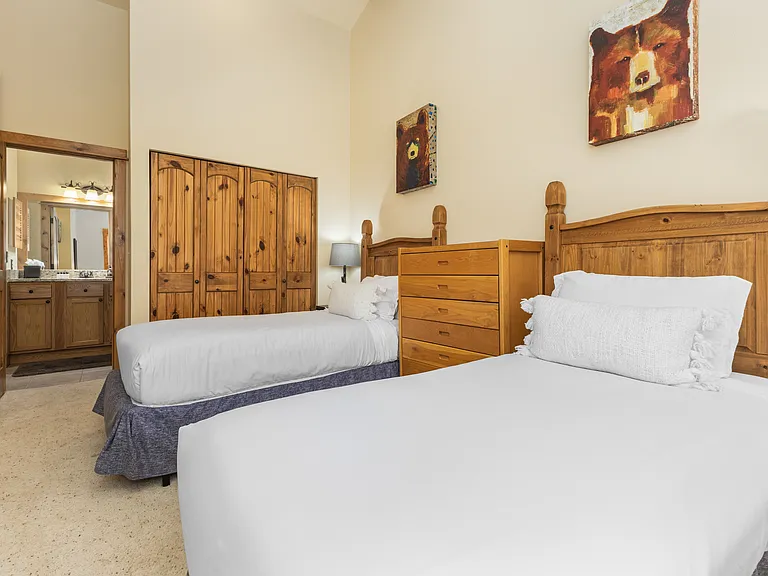 3rd Floor Bedroom #3 - 2 Twins