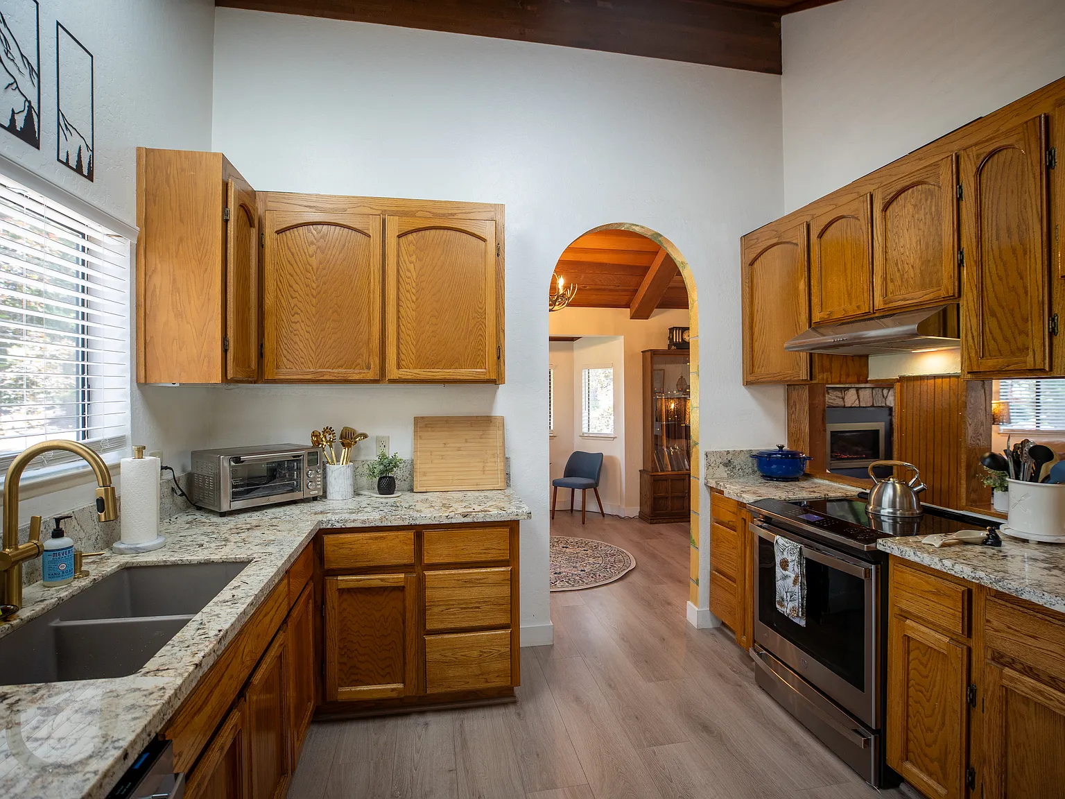 4 bed, 3400 sqft, $6,000 — Photo 2