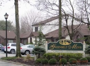 27 Blue Point Rd E, Holtsville, NY 11742