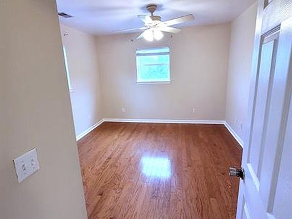 3rd image of 610 College Park Cir Unit B