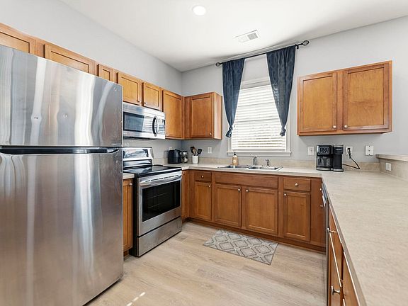 4th image of 216 Castle Dr. #1389