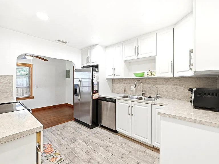 1516 SW 24th St — Photo 4